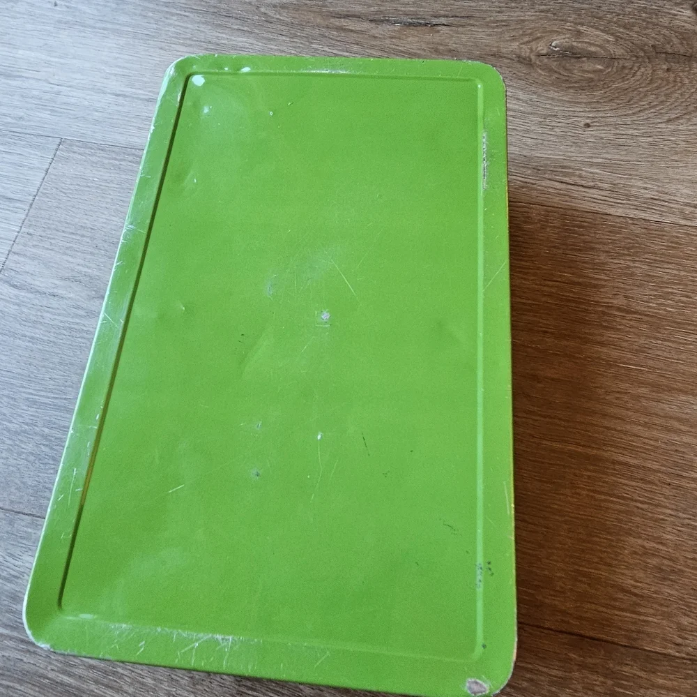 Vintage style 3D dinosaur green metal pencil box with clasp